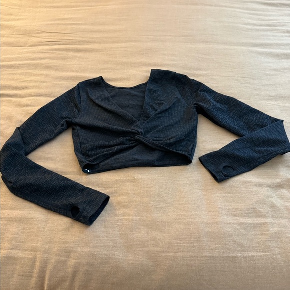 JoyLab Black Twist Front Long Sleeve Crop Top - Picture 1 of 4
